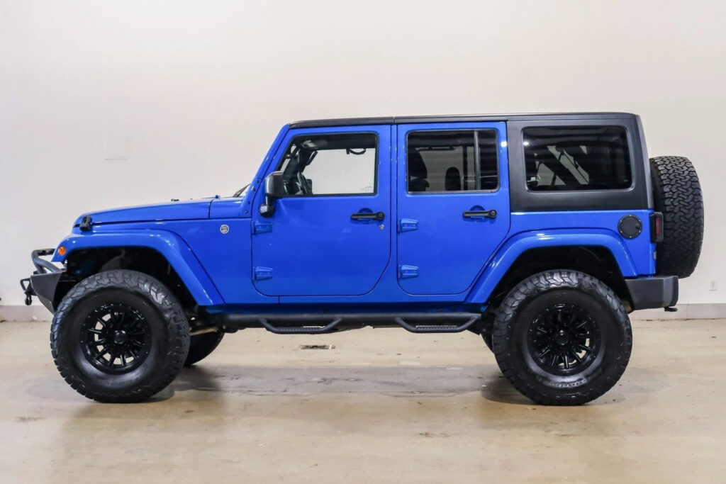 2016 Jeep Wrangler Unlimited Sahara 4X4 Lifted,bumper,fuelwheels,49k