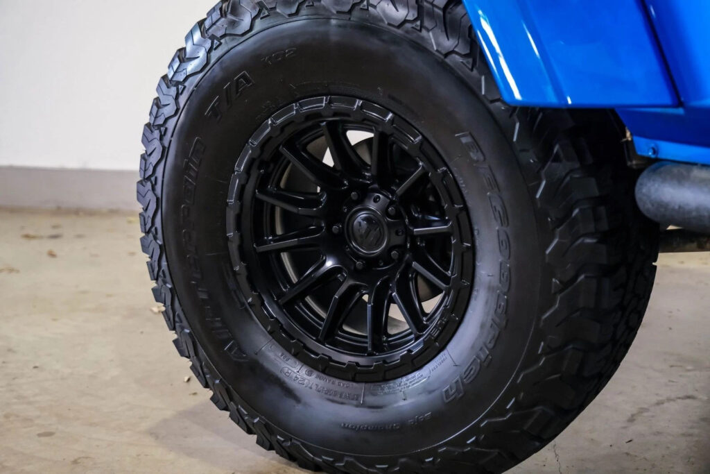 2016 Jeep Wrangler Unlimited Sahara 4X4 Lifted,bumper,fuelwheels,49k