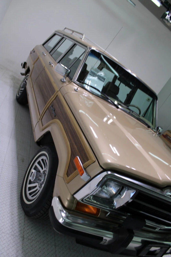 1989 Jeep Grand Wagoneer