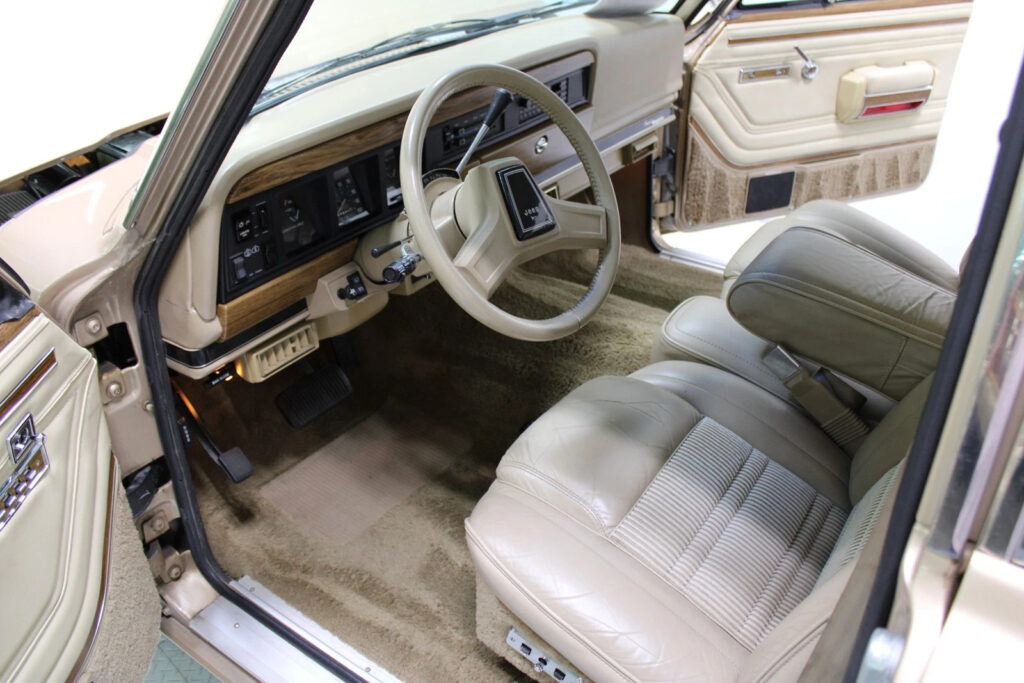 1989 Jeep Grand Wagoneer
