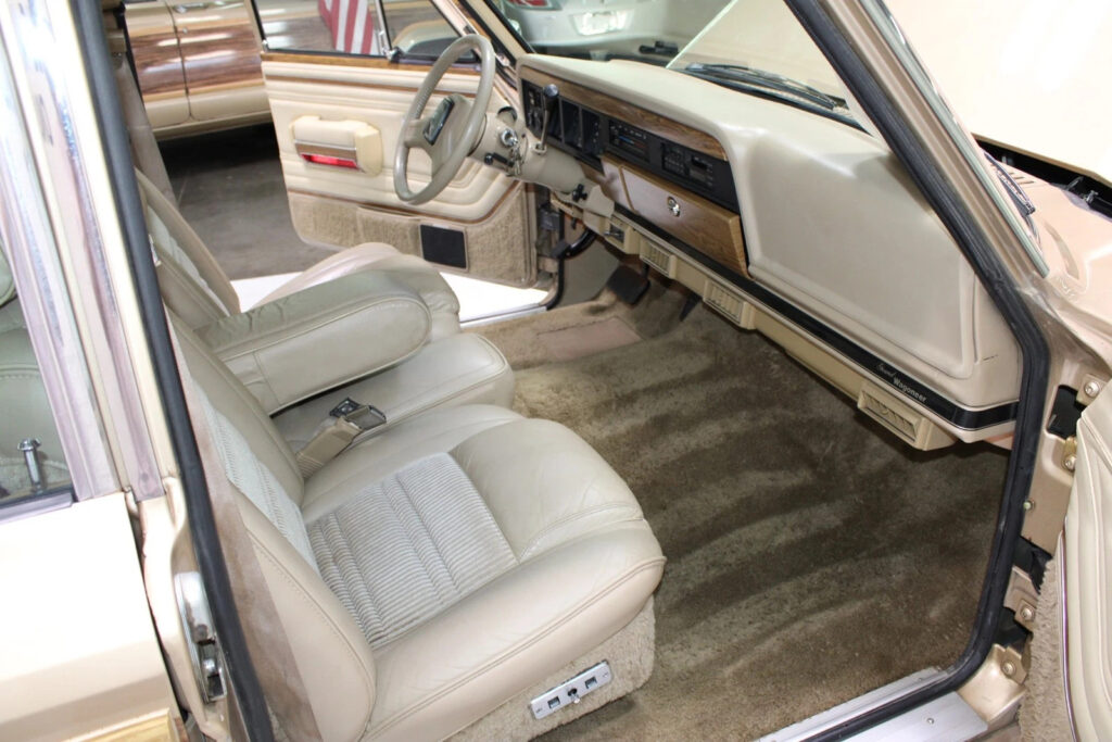 1989 Jeep Grand Wagoneer