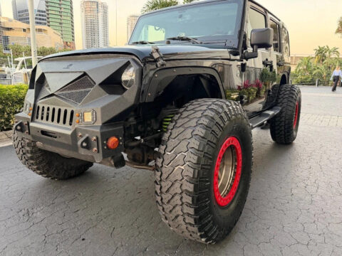 2013 Jeep Wrangler Unlimited Sahara 4×4 4dr SUV na prodej