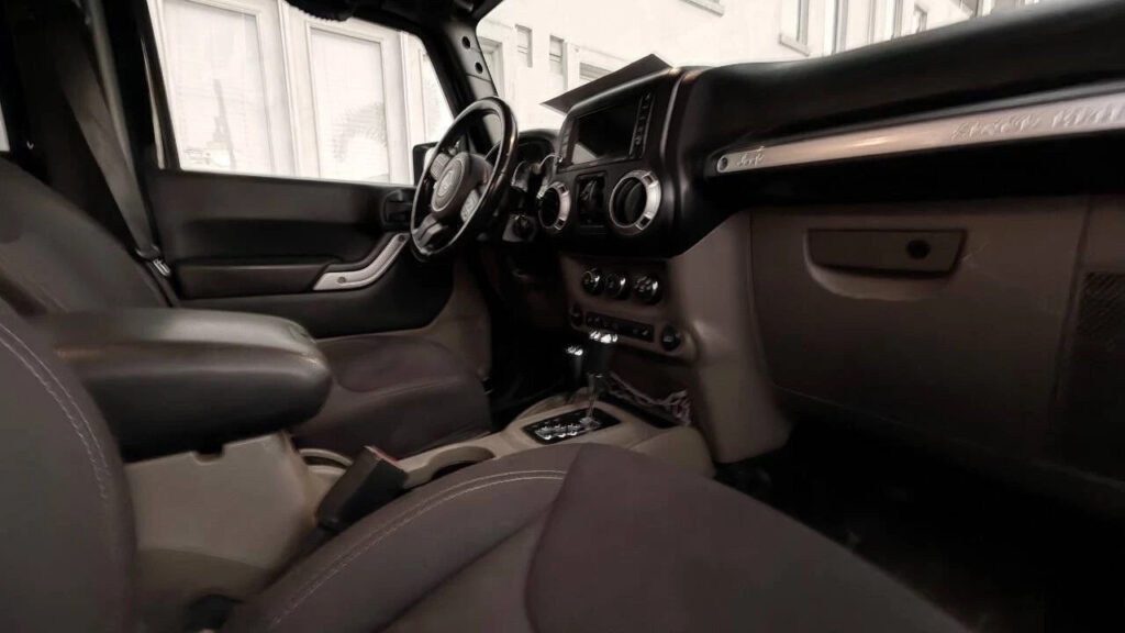 2013 Jeep Wrangler Unlimited Sahara 4×4 4dr SUV