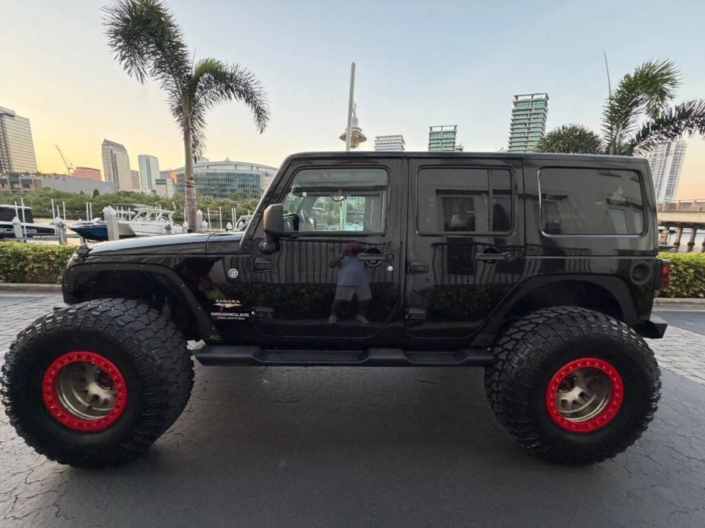2013 Jeep Wrangler Unlimited Sahara 4×4 4dr SUV