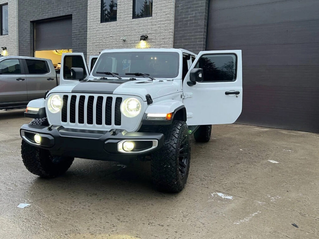 2024 Jeep Wrangler Sahara 4×4 4dr SUV