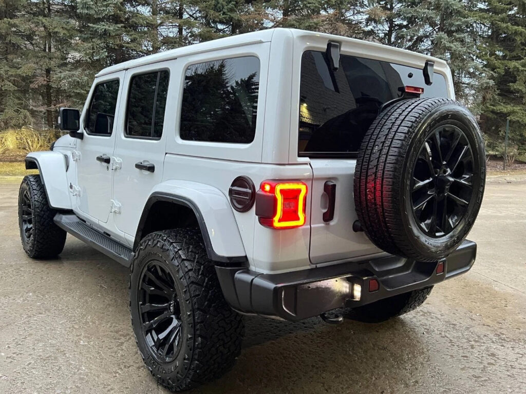 2024 Jeep Wrangler Sahara 4×4 4dr SUV