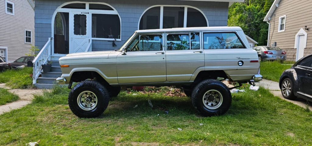 1985 Jeep Wagoneer