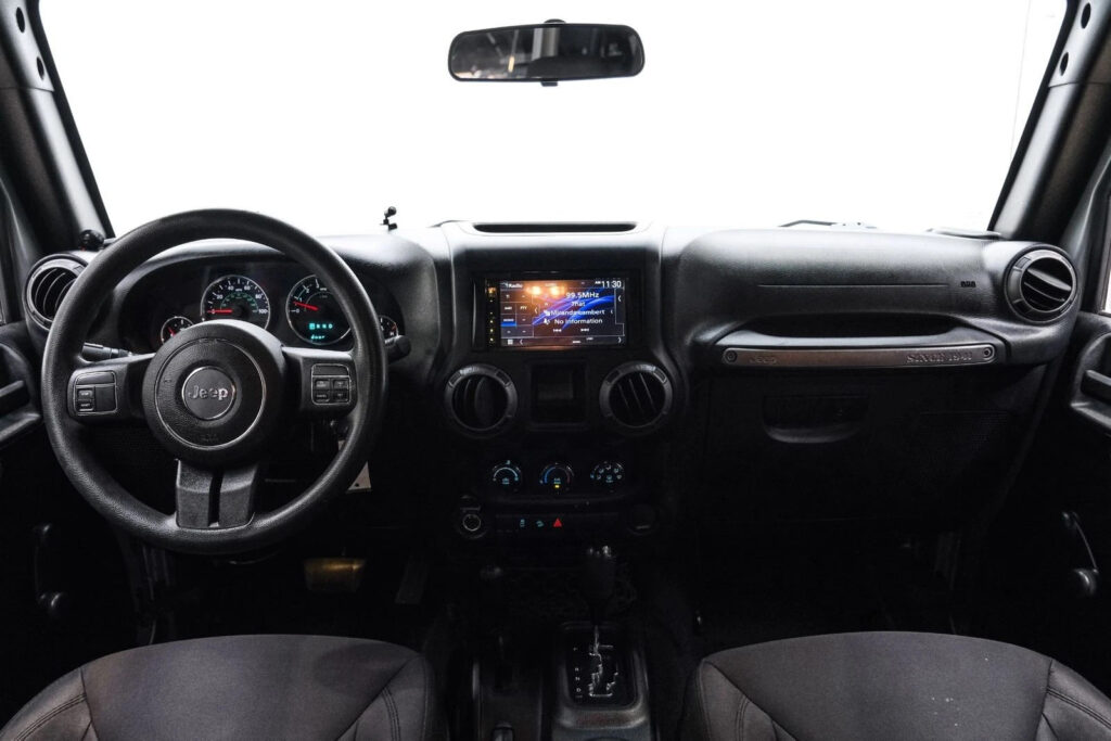 2015 Jeep Wrangler Unlimited Sport 4X4 Lifted, Bumpers, Leds. 90K