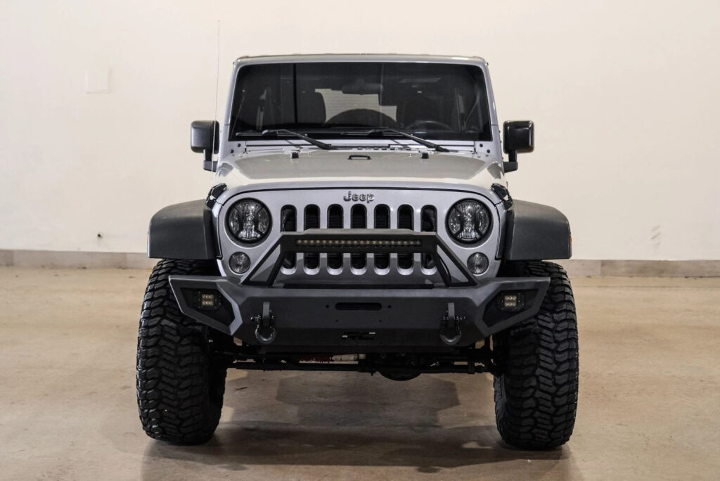 2015 Jeep Wrangler Unlimited Sport 4X4 Lifted, Bumpers, Leds. 90K