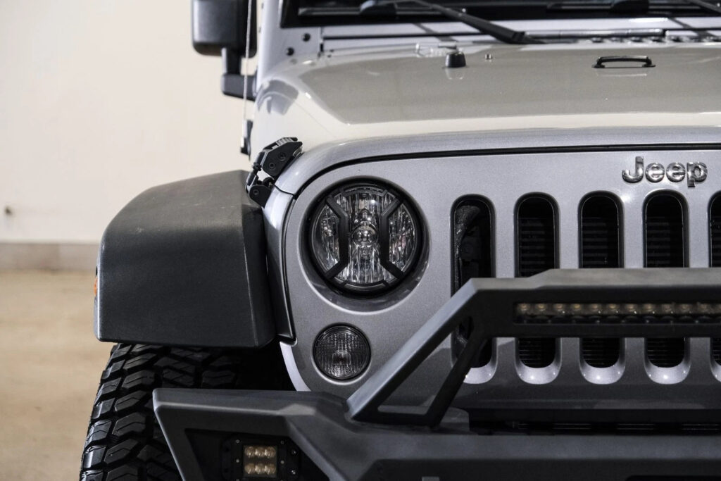 2015 Jeep Wrangler Unlimited Sport 4X4 Lifted, Bumpers, Leds. 90K