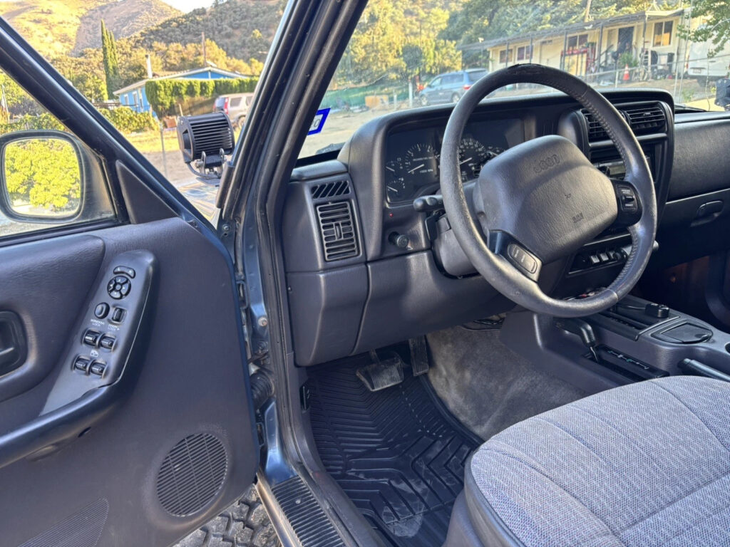 1999 Jeep Cherokee Sport