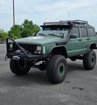 1999 Jeep Cherokee . Modified. RC 8” Lift. 35” Tires na prodej