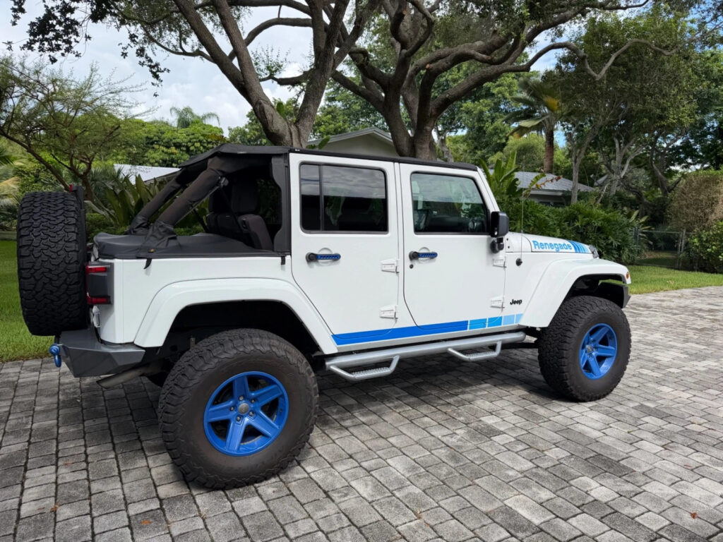 2013 Jeep Wrangler JKU Sport