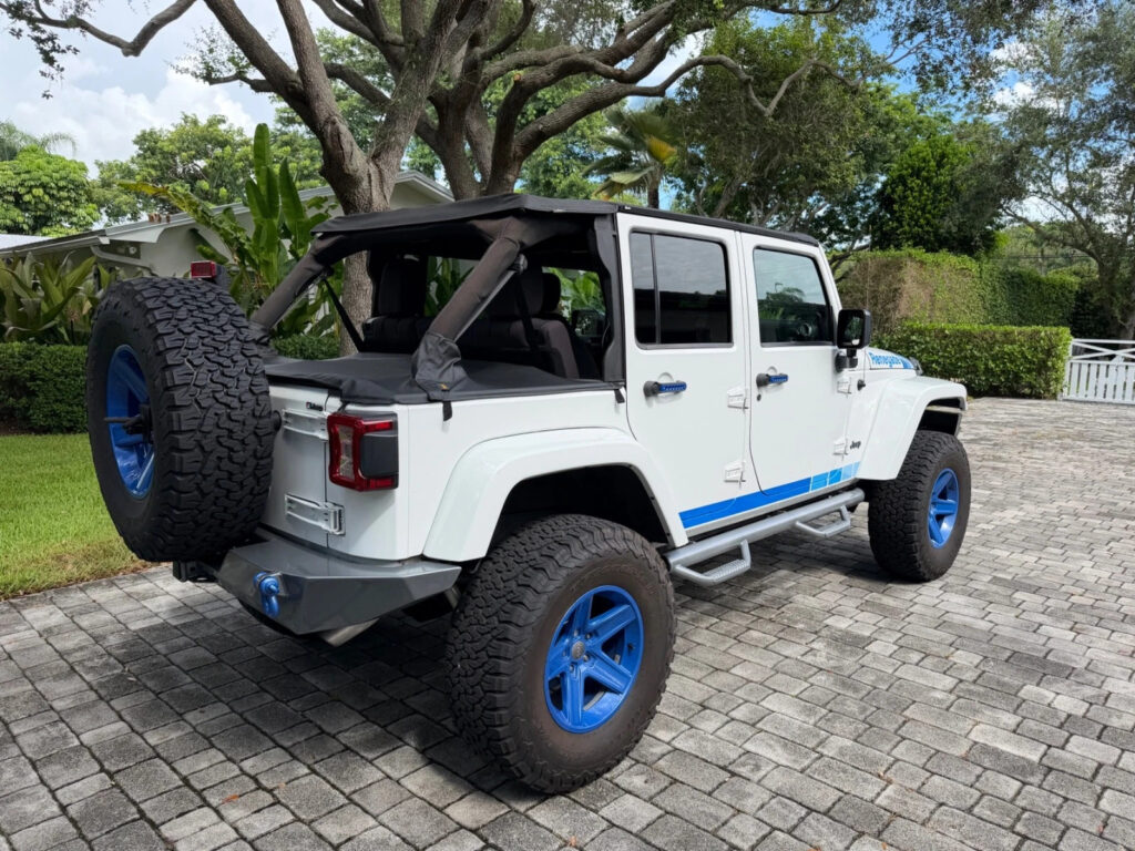2013 Jeep Wrangler JKU Sport