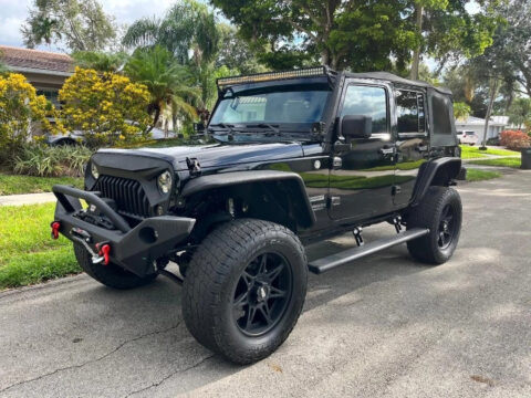 2014 Jeep Wrangler Unlimited 4 DR, , 32K Mi, 10K in Upgrades, 3.6L V6 na prodej
